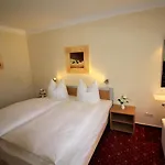Parkhotel Klueschenberg מלון 4*