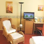 מלון Parkhotel Klueschenberg 4*