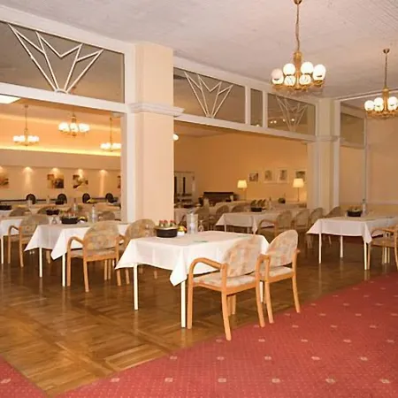 Parkhotel Klueschenberg 4* Plau am See